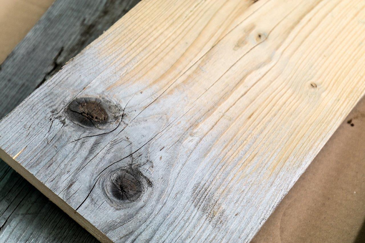 Odšeďovač drevených povrchov
